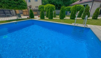 Garni Green House - Pool and Garden