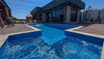 Pool House Mughni