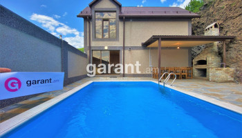 Tehmina House - Small- Pool and Garden