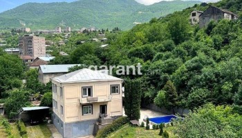 Ijevan House - Pool and Garden
