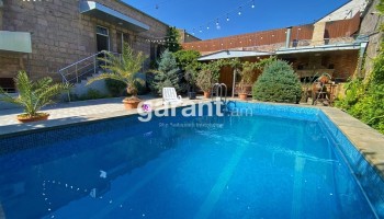 Moon Shine - Pool and Garden