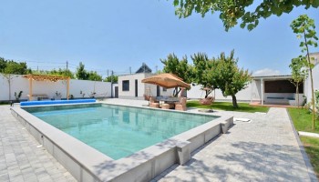 Sunny Pool 1